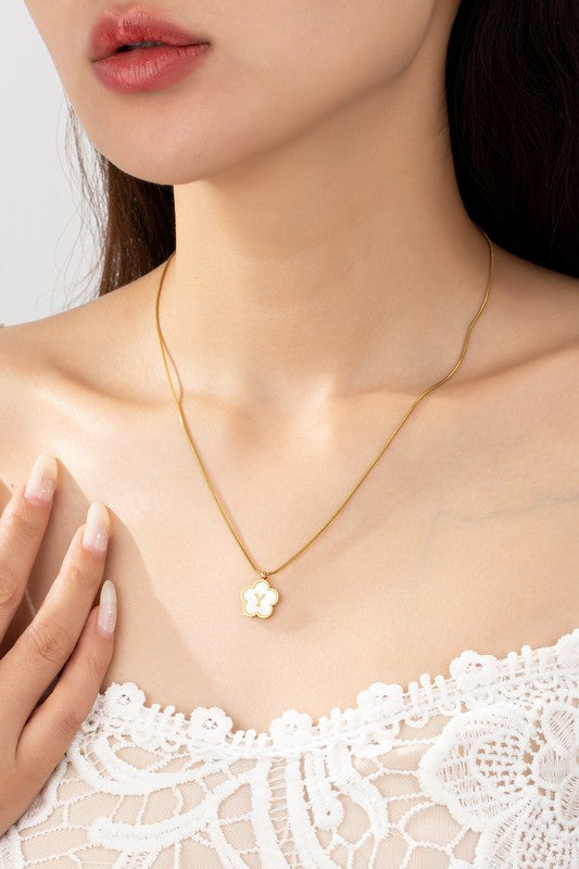CLOVER INTIAL NECKLACE