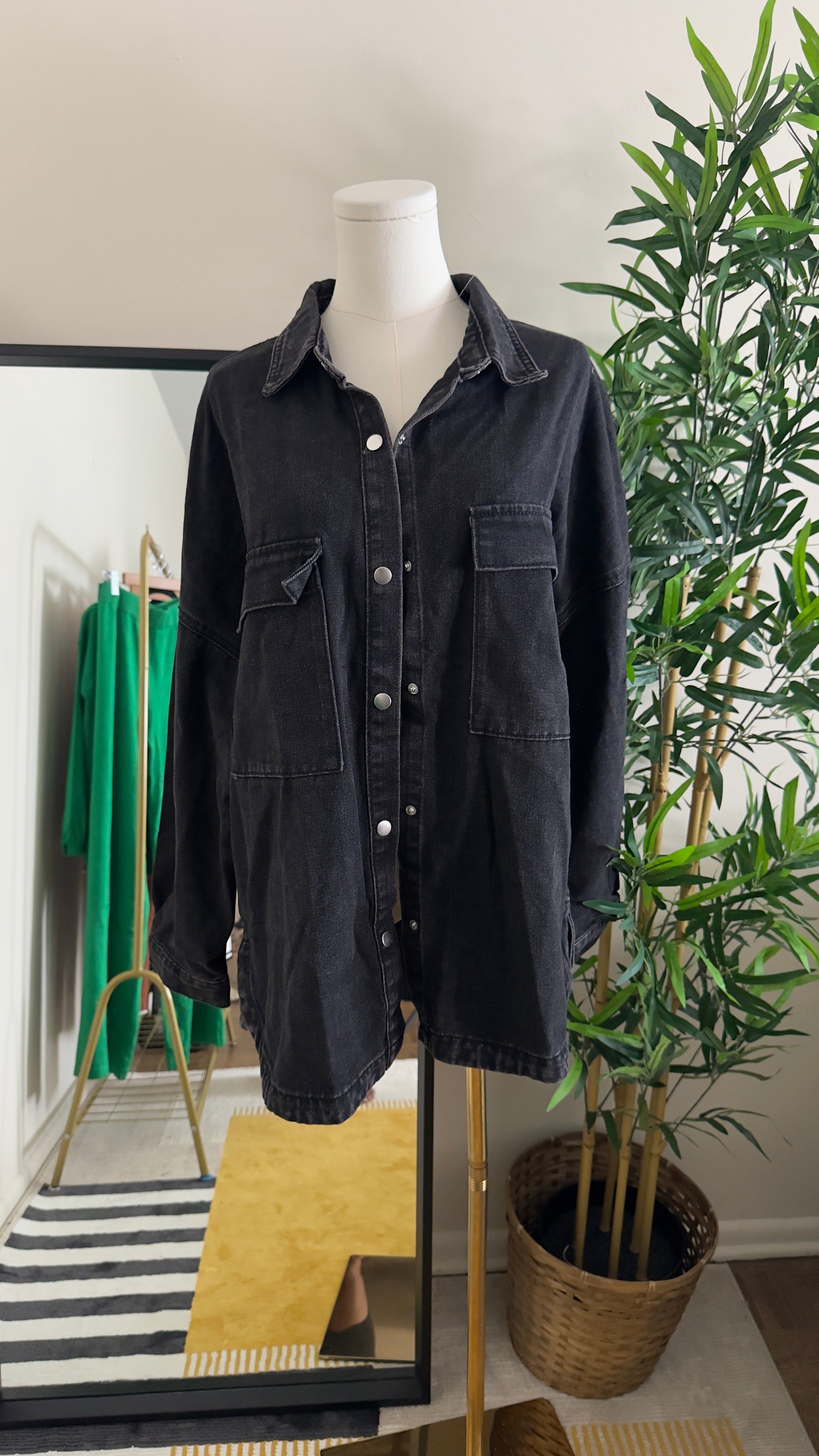 BLACK OVERSIZE WASHED DENIM JACKET