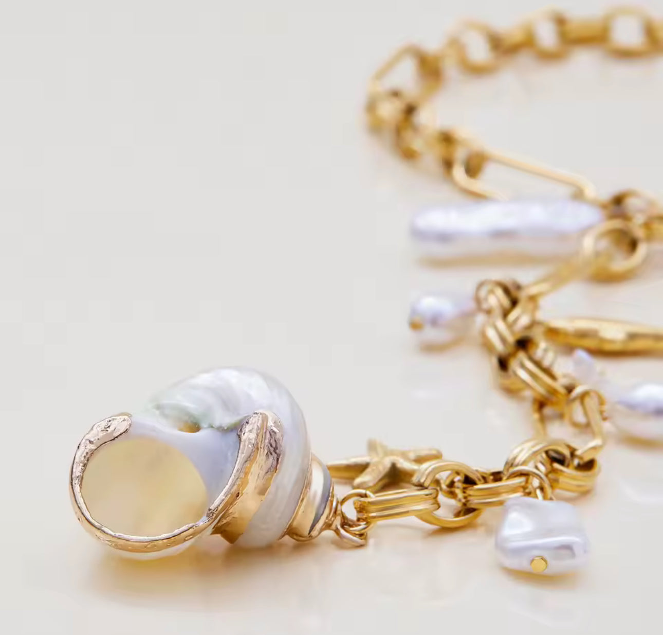 SHELLY CHARM NECKLACE