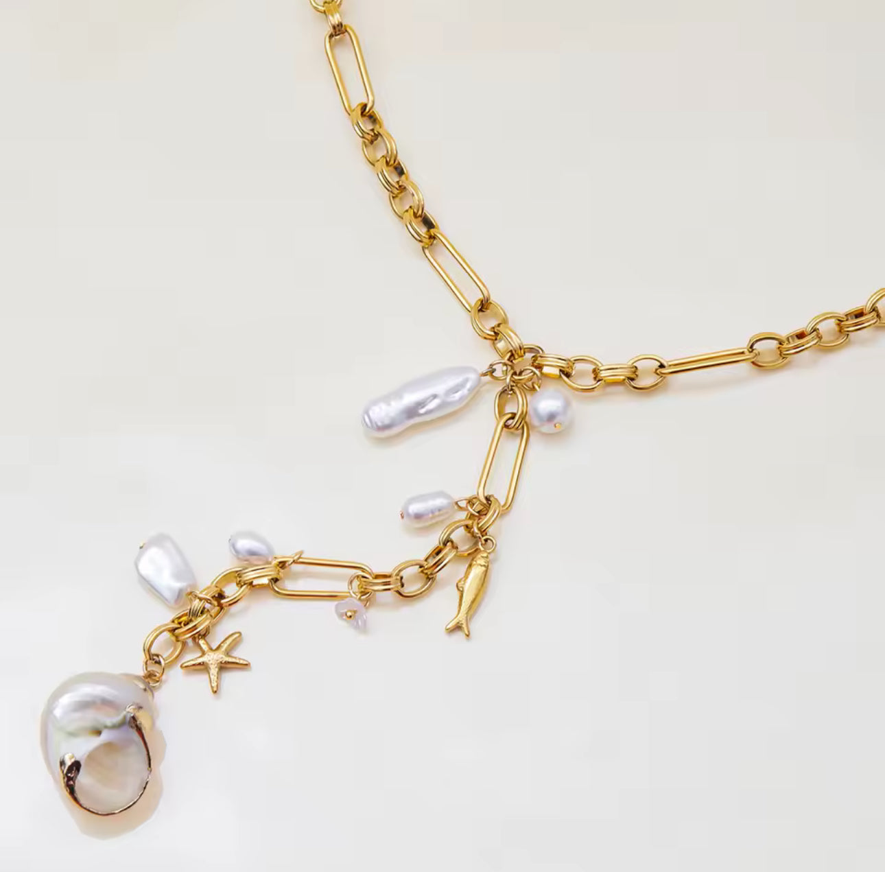 SHELLY CHARM NECKLACE